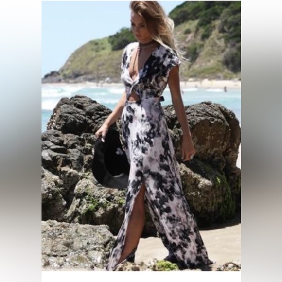 Host pick! Lost in Lunar Size 2 EUC Long Flowy Dress - slits very flattering - Picture 3 of 7